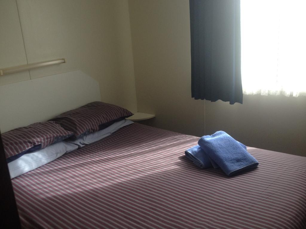 Hotel Hillcrest Tourist Park St Helens Habitación foto